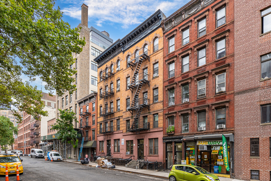 438 W 45th St in New York, NY - Foto de edificio