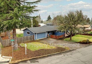 823 NW 7th Ave in Hillsboro, OR - Building Photo - Building Photo