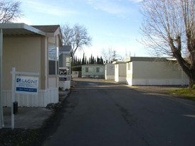 Sunset Mobile Home Park in Santa Rosa, CA - Foto de edificio - Building Photo