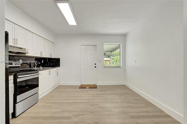 1340 NW 102nd St in Miami, FL - Building Photo - Building Photo