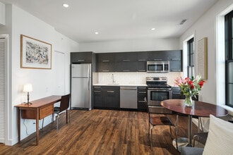 240 Fulton St in Philadelphia, PA - Building Photo - Building Photo