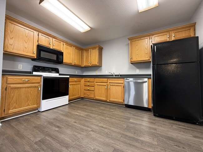 417 NW Woodbury Dr in Grain Valley, MO - Building Photo - Building Photo