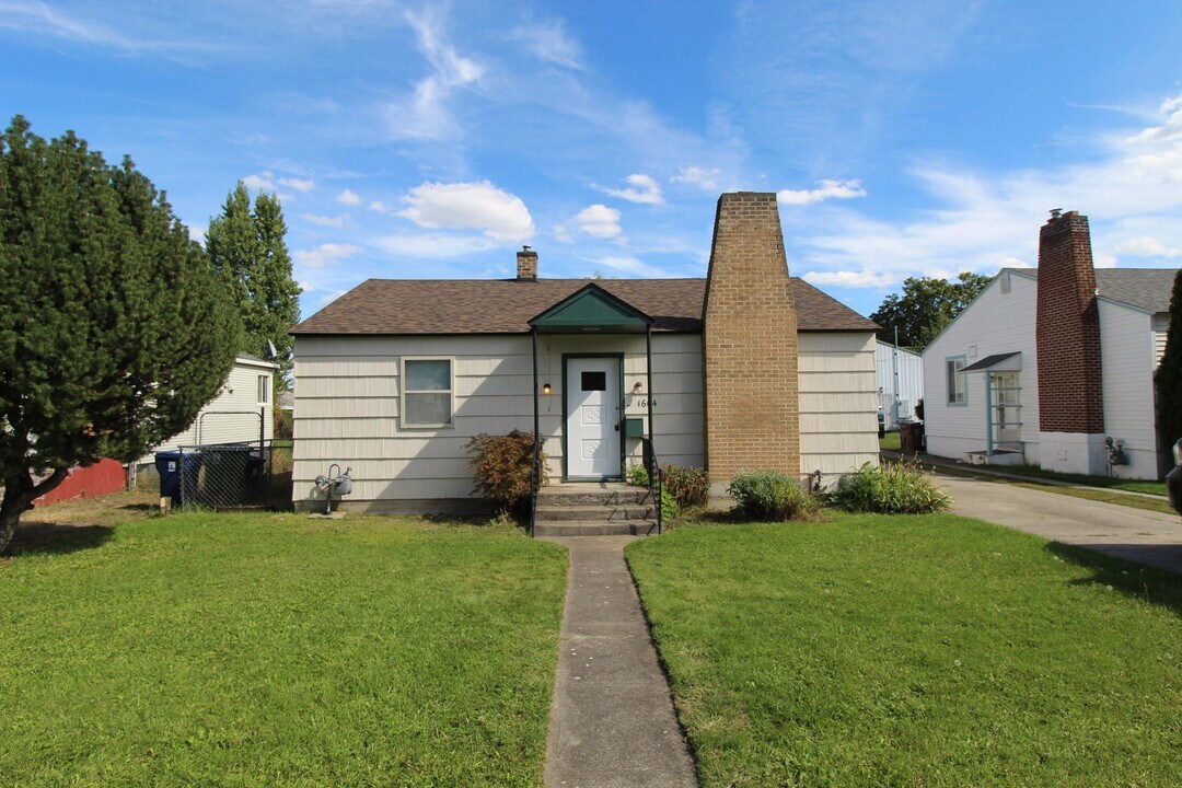 1604 N Smith St in Spokane, WA - Building Photo
