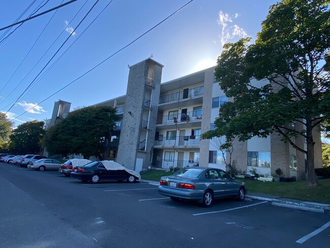 Renovated Apartments in the Heart of Tacoma in Tacoma, WA - Foto de edificio - Building Photo