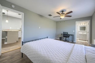 427 E Southcross in San Antonio, TX - Building Photo