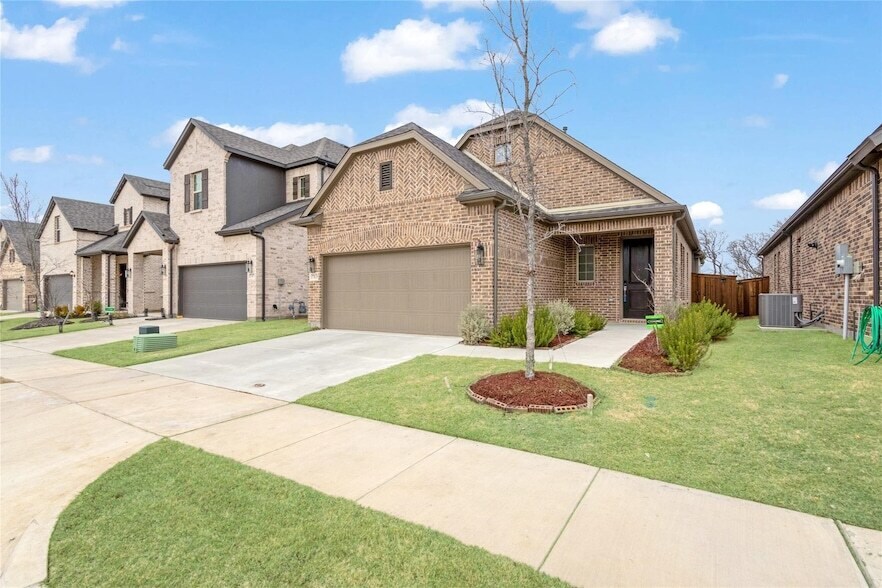 713 Caroline Dr in Prosper, TX - Building Photo