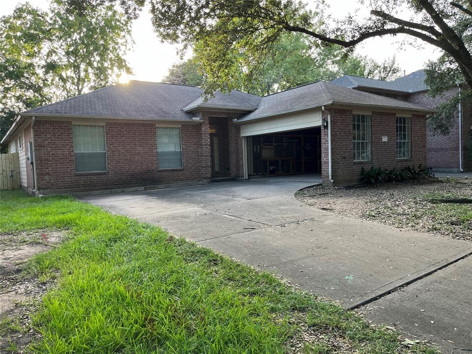 1123 Colonial Heights Dr in Richmond, TX - Building Photo