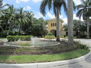 600 Crestwood Ct N-Unit -614 in Royal Palm Beach, FL - Foto de edificio - Building Photo