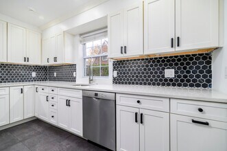 58 Post Rd in Fairfield, CT - Building Photo - Building Photo