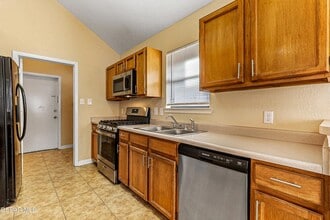 7229 Golden Hawk Dr in El Paso, TX - Building Photo - Building Photo