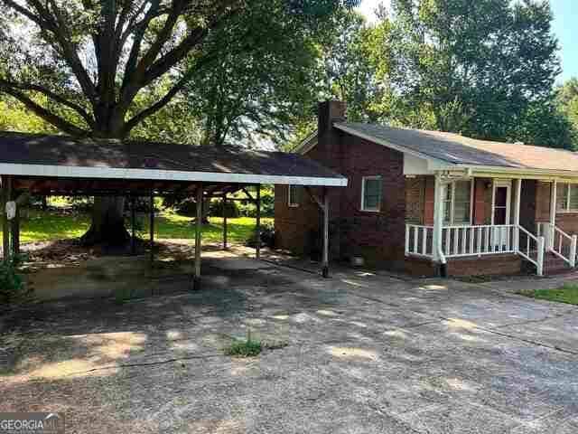 411 Cade St in Hartwell, GA - Foto de edificio - Building Photo