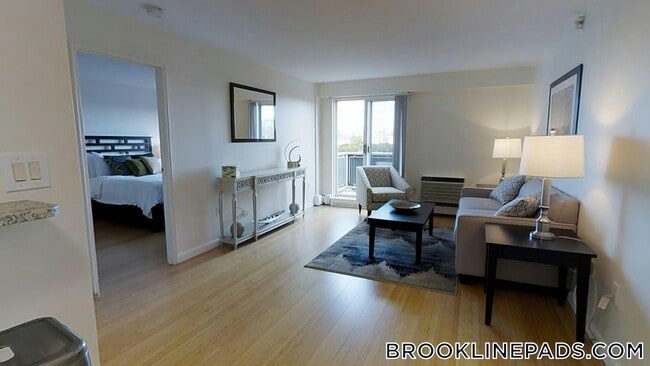 185 Freeman St, Unit 643 in Brookline, MA - Foto de edificio - Building Photo