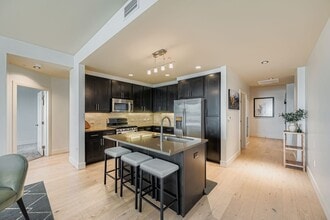 3401 Arapahoe Ave, Unit 304 in Boulder, CO - Building Photo - Building Photo