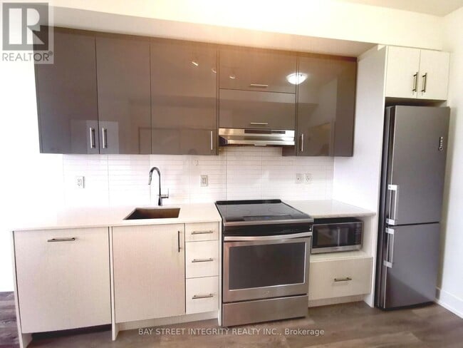 180 Fairview Mall Dr in Toronto, ON - Building Photo - Building Photo