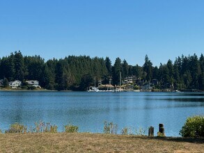 6382 Eagle Harbor Dr NE in Bainbridge Island, WA - Building Photo - Building Photo