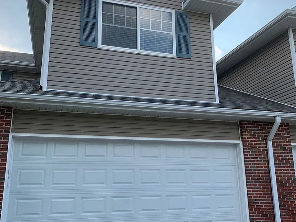 1758 N 177th Plaza in Omaha, NE - Building Photo