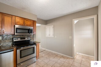 6225 Elm St in Omaha, NE - Building Photo - Building Photo