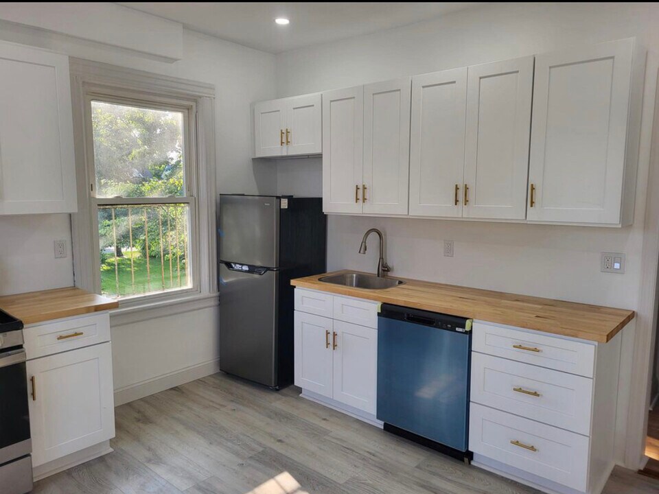274 Summit Ave, Unit Apartment 2 in Mount Vernon, NY - Foto de edificio