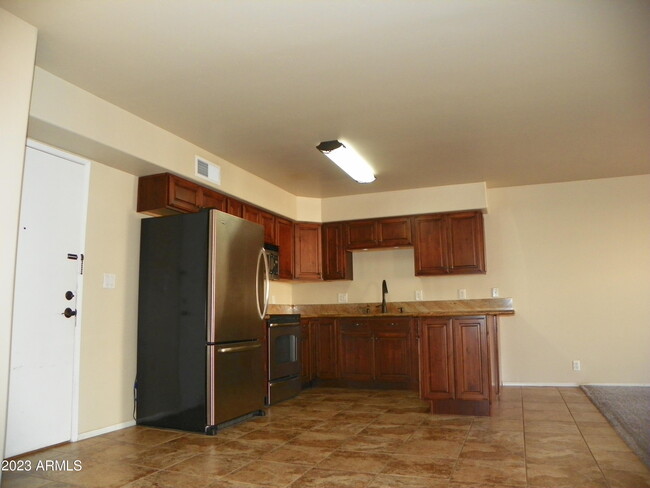 7910 Camelback Rd-Unit -311 in Scottsdale, AZ - Building Photo - Building Photo