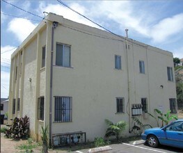 5011 Auburn Dr in San Diego, CA - Foto de edificio - Other