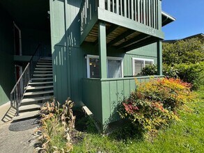 2242 Heather Ln in Arcata, CA - Building Photo - Building Photo