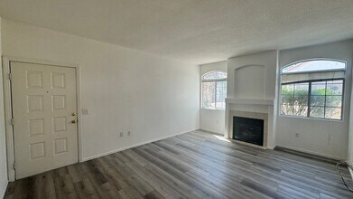 1830 N Buffalo Dr in Las Vegas, NV - Foto de edificio - Building Photo