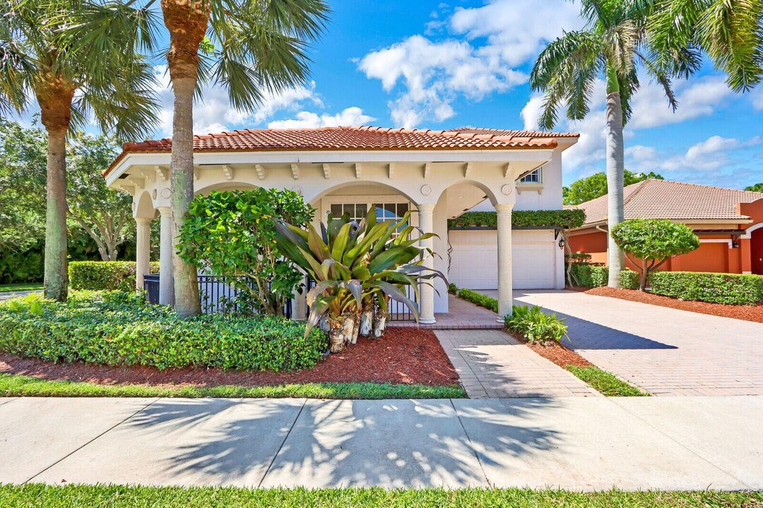 154 Via Rosina in Jupiter, FL - Building Photo