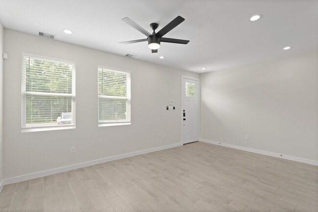 5544 Shreveport Blvd