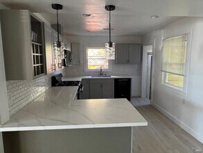 829 Hunt Ave in St Helena, CA - Building Photo - Building Photo