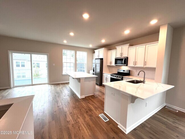 16 Rothbury Ct in Tinton Falls, NJ - Building Photo - Building Photo