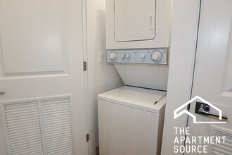 3919 N Janssen Ave, Unit 3E in Chicago, IL - Building Photo - Building Photo