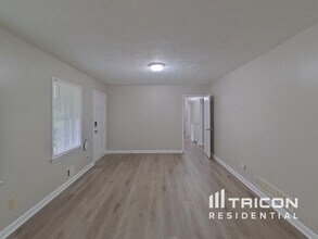 2895 Elizabeth Ln in Snellville, GA - Building Photo - Building Photo