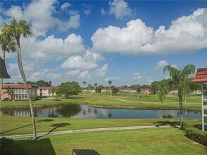 76 Royal Oak Dr in Vero Beach, FL - Foto de edificio - Building Photo