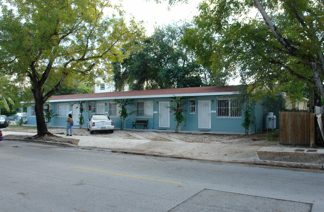 7675 NE 4th Ct in Miami, FL - Building Photo - Building Photo