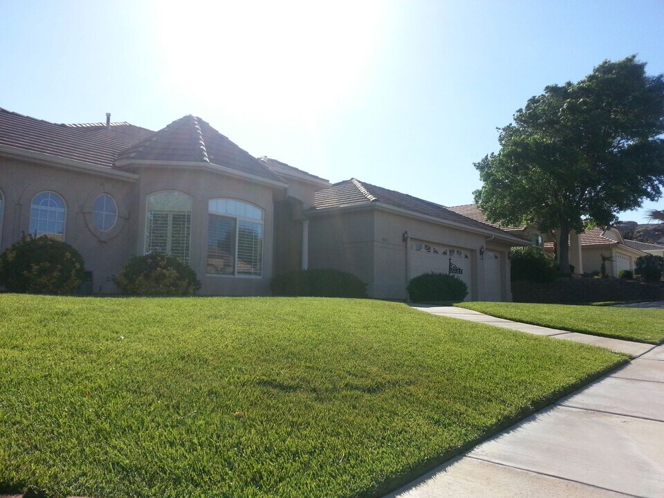 1631 Redstone Way in Saint George, UT - Building Photo