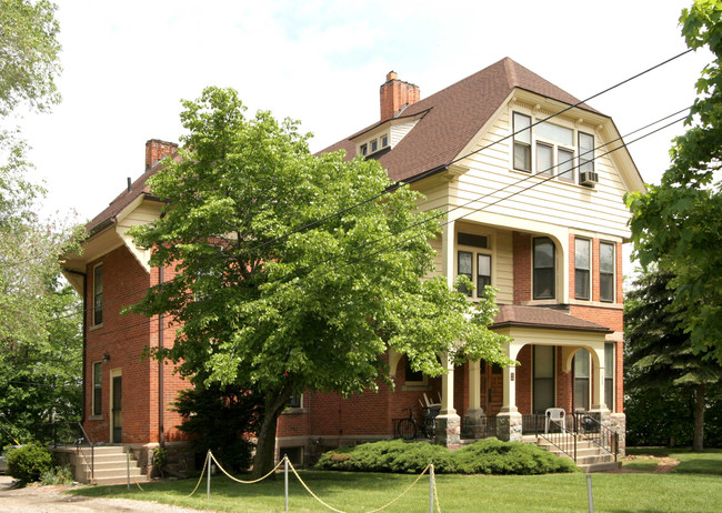 1009-1013 Cornwell Pl in Ann Arbor, MI - Foto de edificio - Building Photo