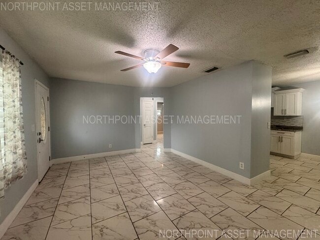4520 W Paris St in Tampa, FL - Building Photo - Building Photo