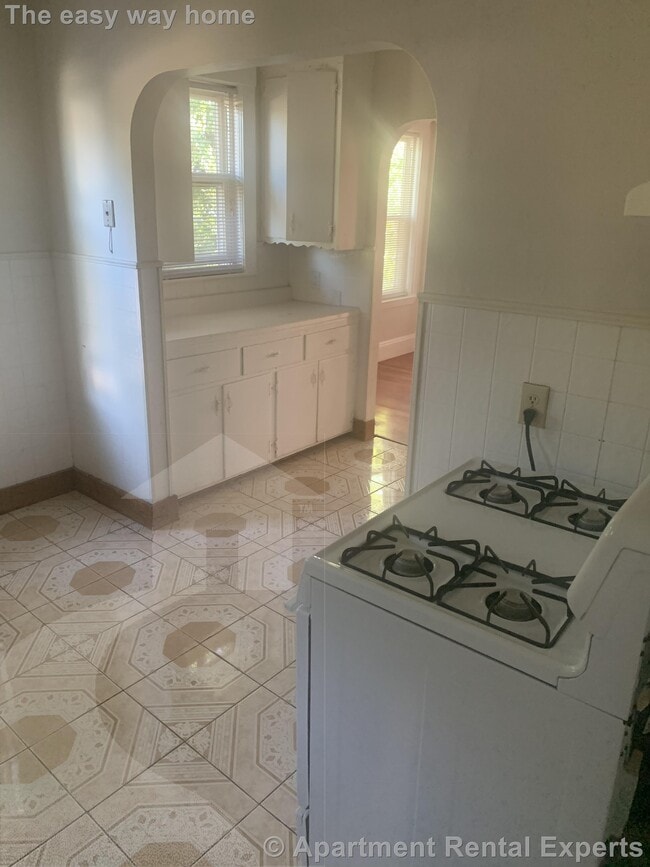 110 Sharon St, Unit #3 in Medford, MA - Foto de edificio - Building Photo