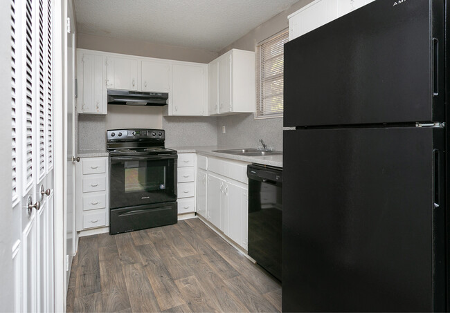 Riverbank Apartments in Jacksonville, FL - Building Photo - Interior Photo