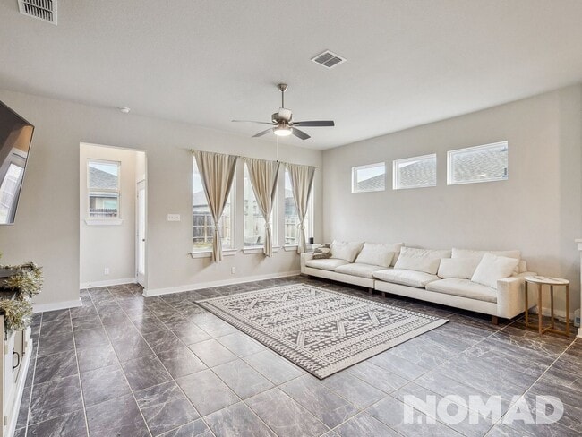 1953 Colonial Ave in New Braunfels, TX - Foto de edificio - Building Photo