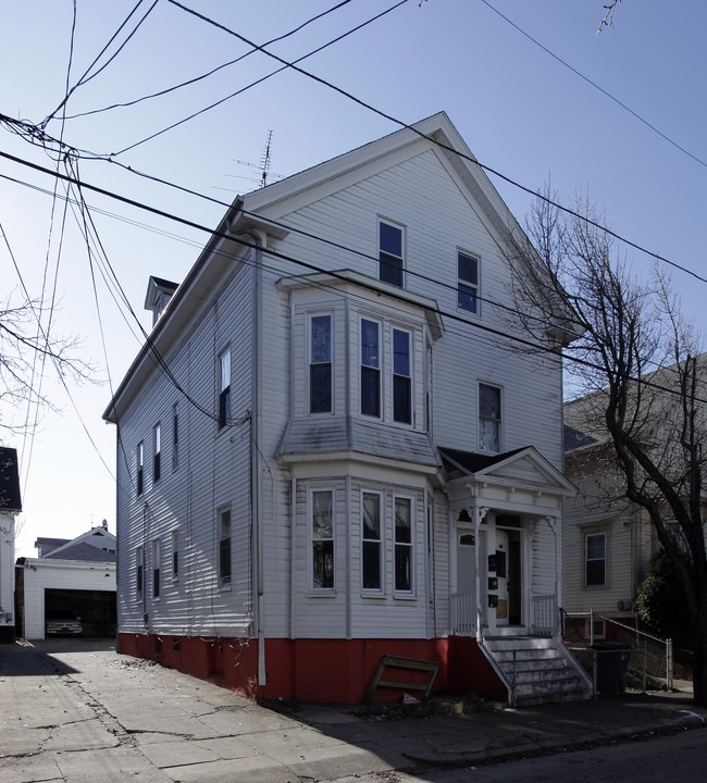 102-104 Penn St in Providence, RI - Foto de edificio