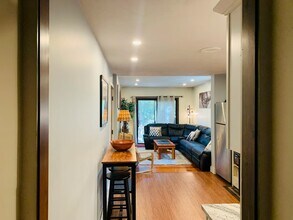 112 Marine Rd, Unit 1 in Boston, MA - Building Photo - Building Photo