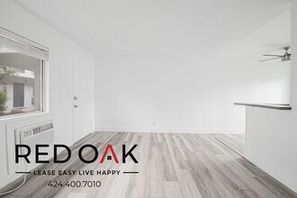 630 N Cerritos Ave, Unit 216 in Azusa, CA - Building Photo - Building Photo