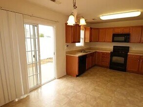 3922 Woodcliff Dr in Winston-Salem, NC - Foto de edificio - Building Photo