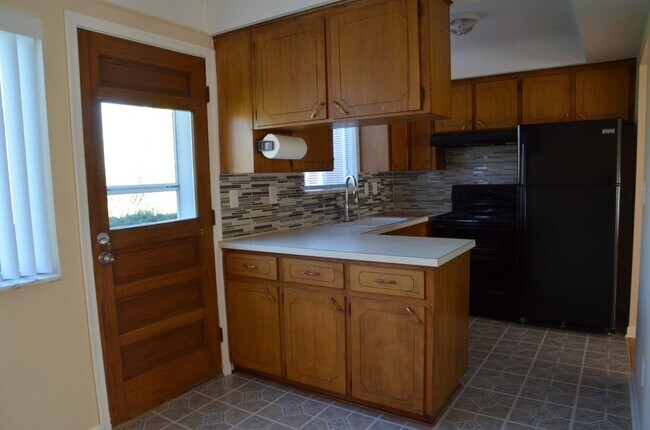 5445 Chicago Rd in Warren, MI - Building Photo - Building Photo