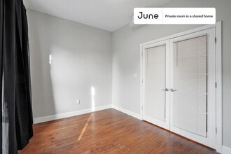 Room in Shared 4 bed/1 bath home in New York, NY - Building Photo - Building Photo