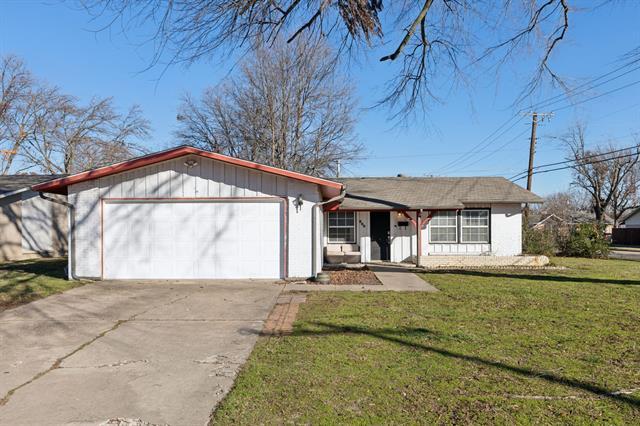 800 Loganwood Ave in Richardson, TX - Building Photo