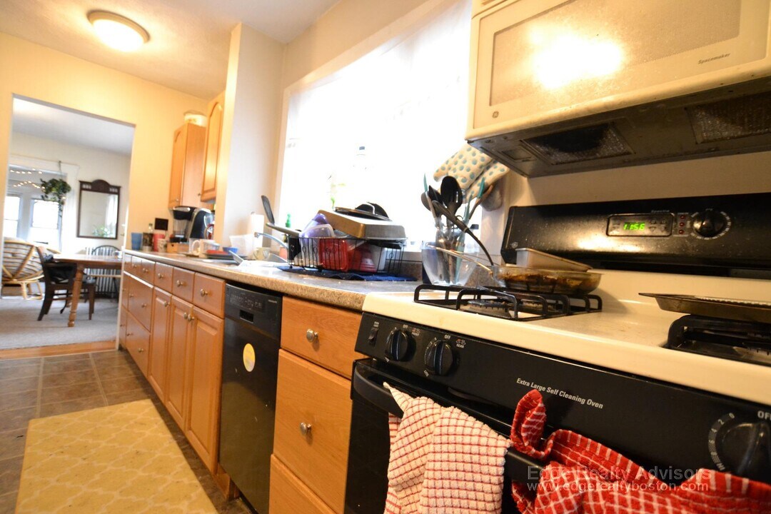 30 Hobson St in Boston, MA - Building Photo