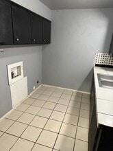 2107 49th St, Unit B in Lubbock, TX - Foto de edificio - Building Photo