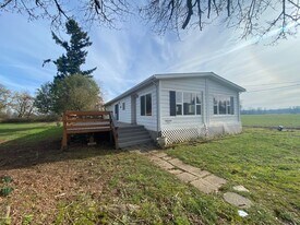 13678 Myers Ln S in Jefferson, OR - Building Photo